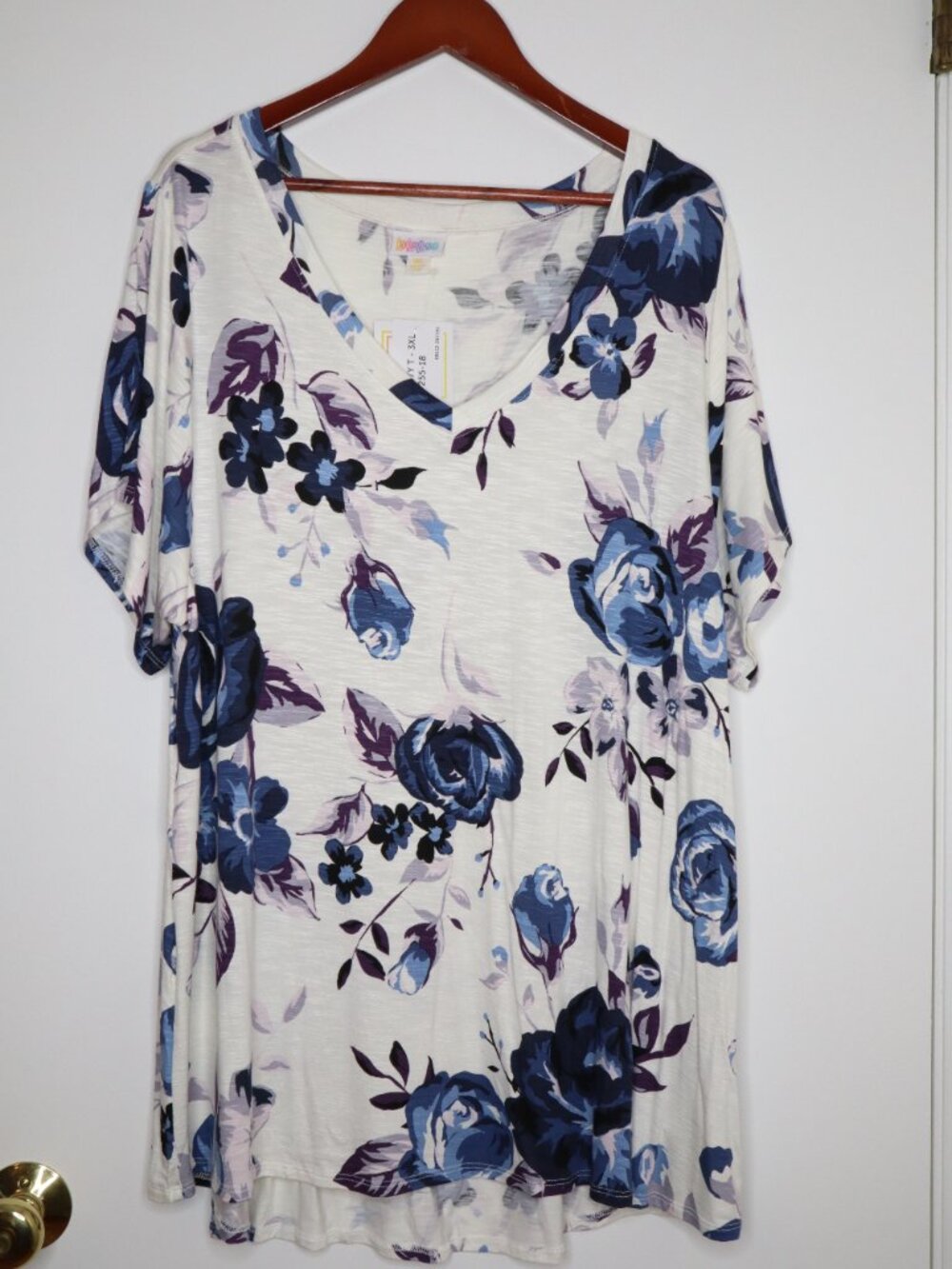 Lularoe Christy T Size 3XL Top Floral White Blue Short Sleeve Shirt NEW Plus Sz